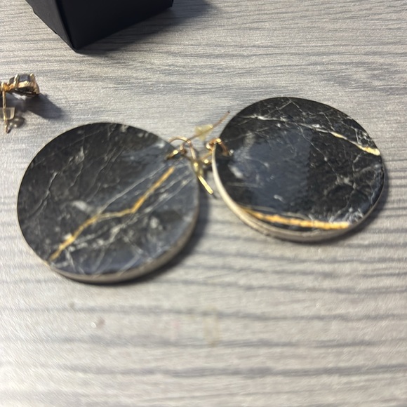 Chic Black and Gold Butterfly Leaf Earrings Set - Picture 5 of 5